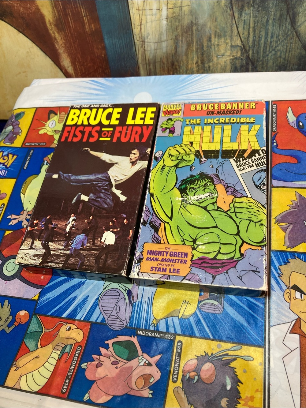 (2) VHS CASSETTES - BRUCE LEE FISTS OF FURY & THE INCREDIBLE HULK MARVEL VIDEO